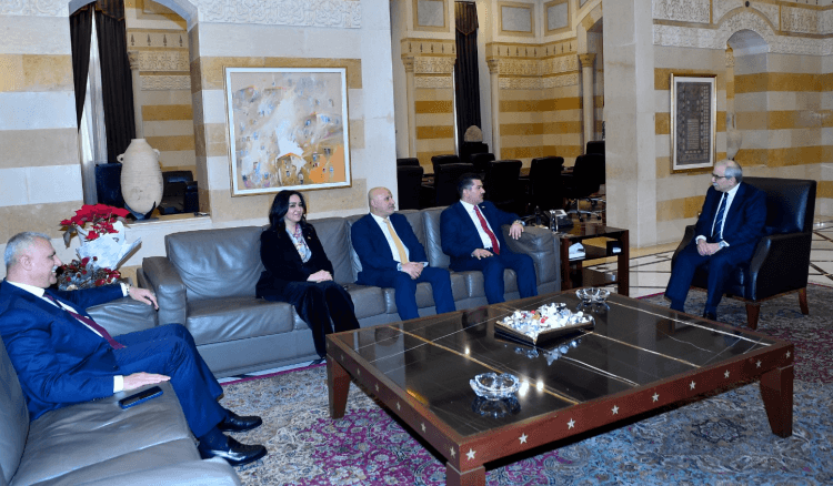 سلام يلتقي العوادي لمناقشة وصول النفط العراقي إلى لبنان