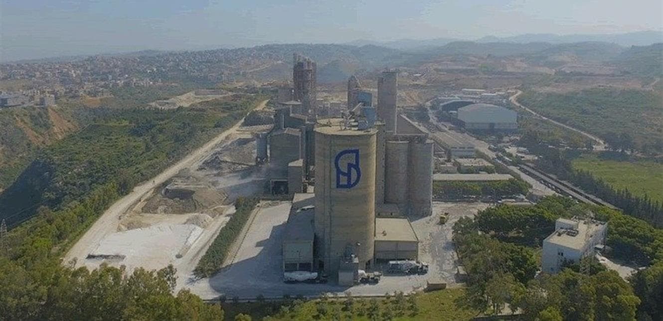 بعد توقف مصانع الشمال… شركة ترابة سبلين تتحرك لتغطية السوق اللبناني