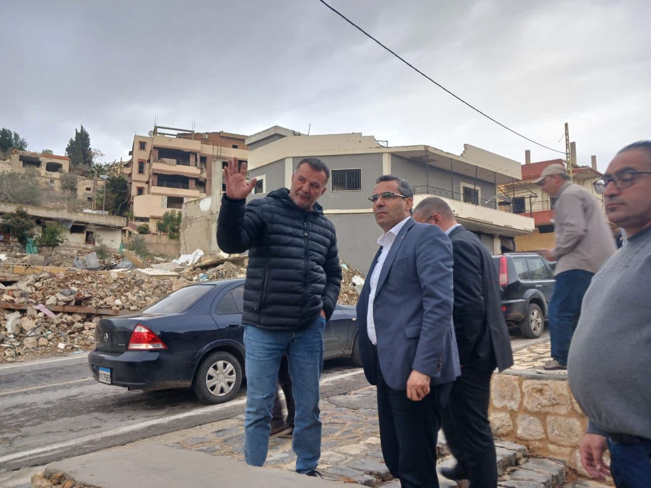 هاني يتفقد أضرار الزراعة في عديسة ويشيد بجهود إنعاش البلدة