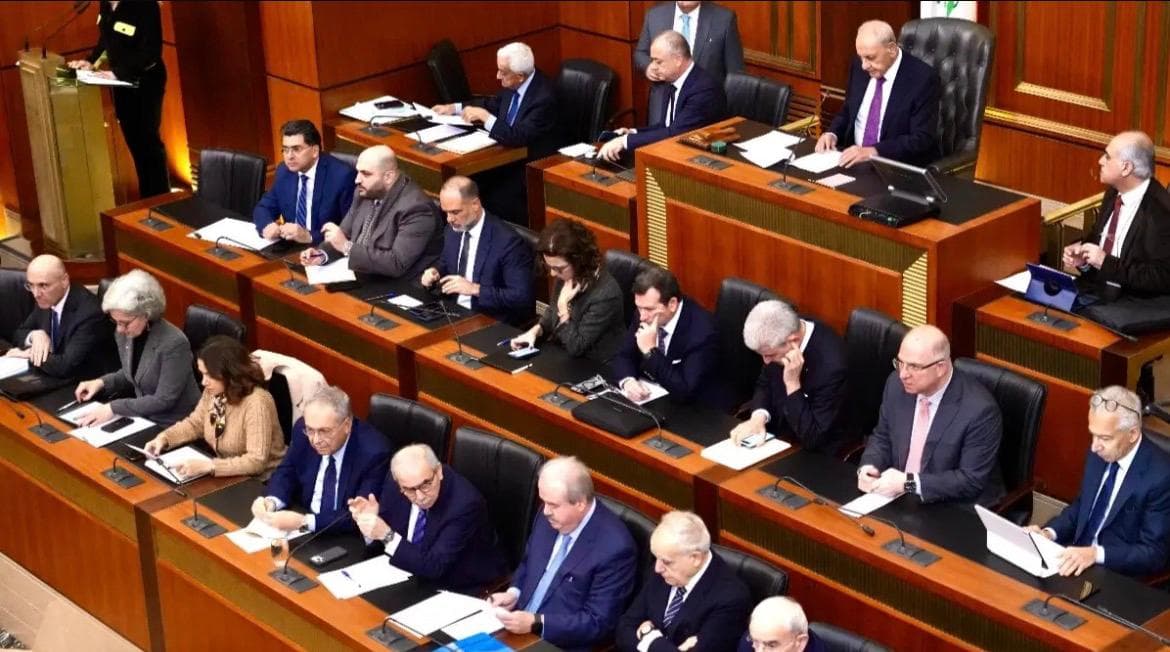 الموازنة تحت النار: الشارع يحتج والنواب يفتحون ملف الودائع والذهب داخل البرلمان