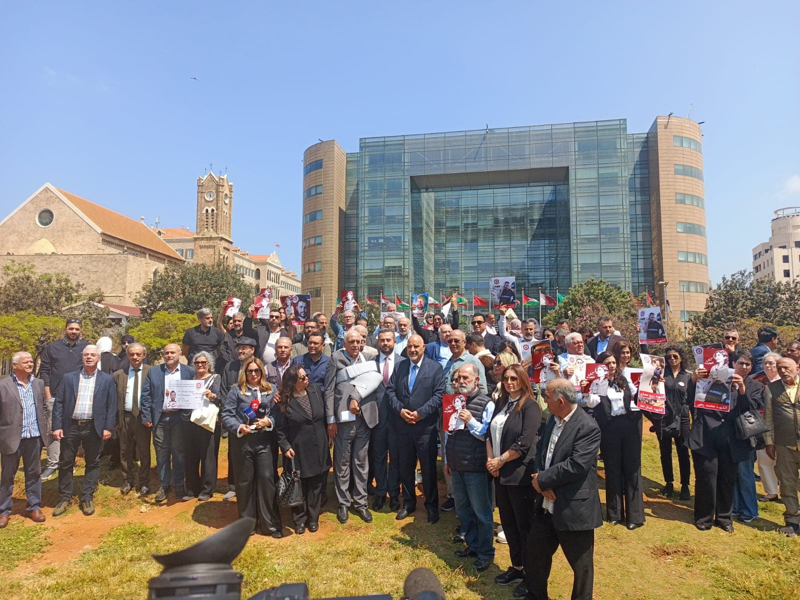 نقابة محرري الصحافة اللبنانية تنظم وقفة في بيروت تضامنًا مع شهداء الإعلام