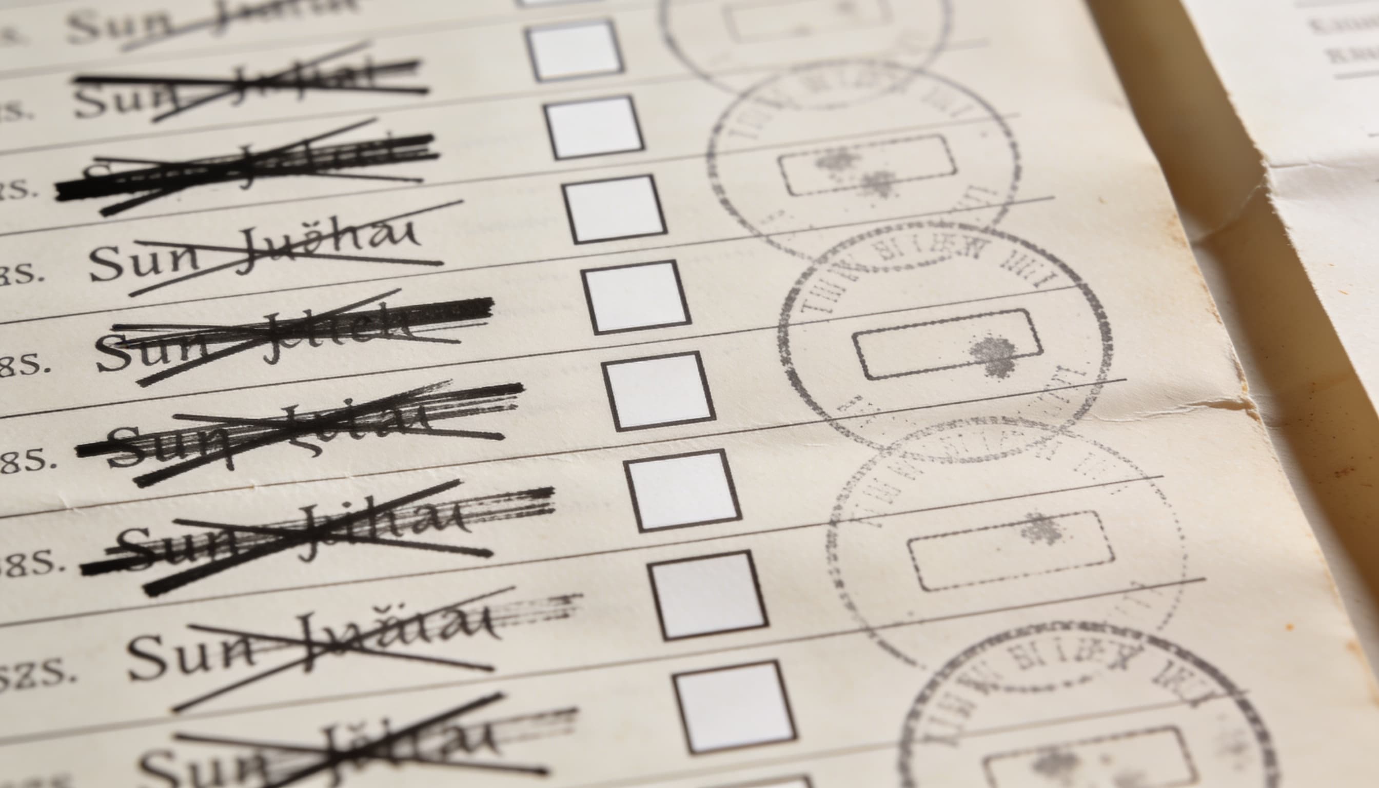 الألقاب المزدوجة في الثقافة الإسبانية تشكل تعقيدات إدارية للمواطنين في الولايات المتحدة