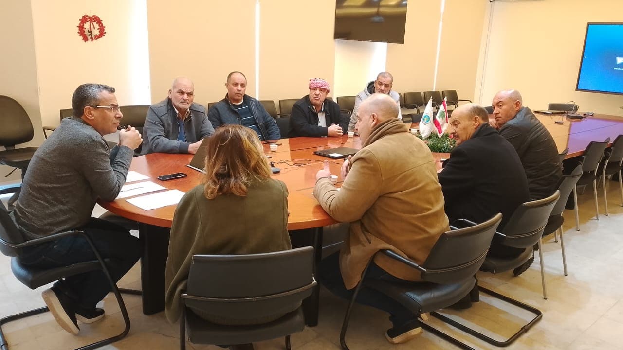 وزير الزراعة يبحث مع مستوردي الأعلاف خفض الكلفة وتعزيز جودة الإنتاج الغذائي