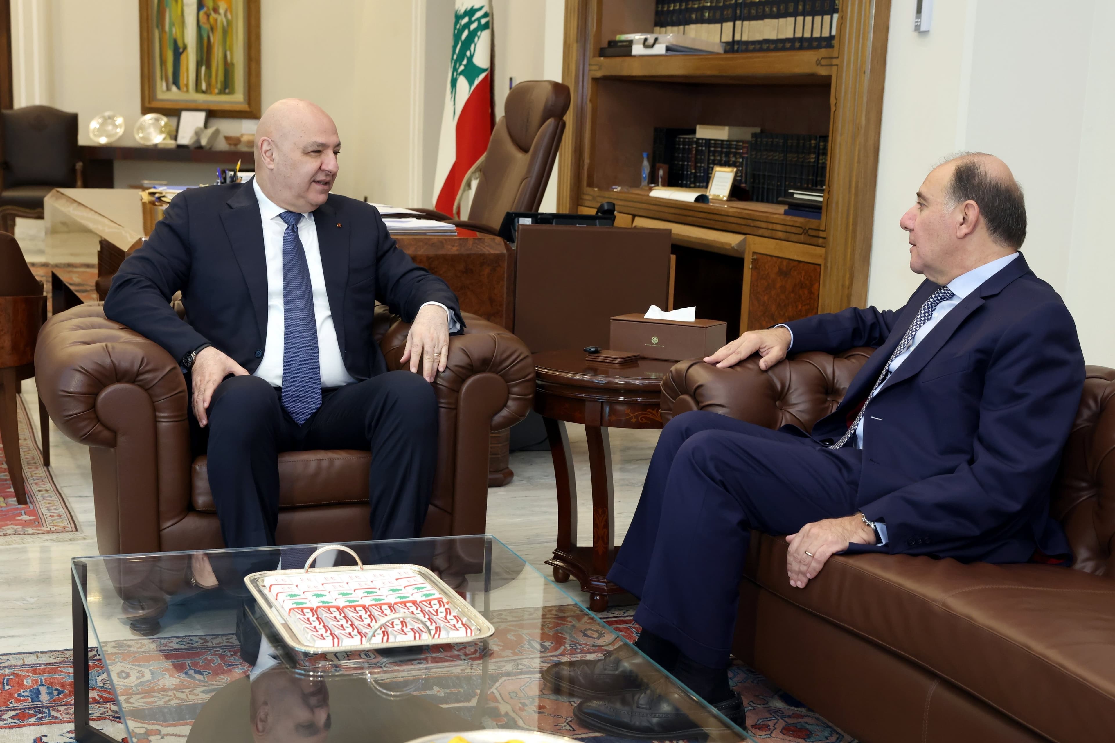 اجتماعات باريس المغلقة: مصرف لبنان يرسّخ أسس الاستقرار المالي وخارطة طريق استرداد الودائع