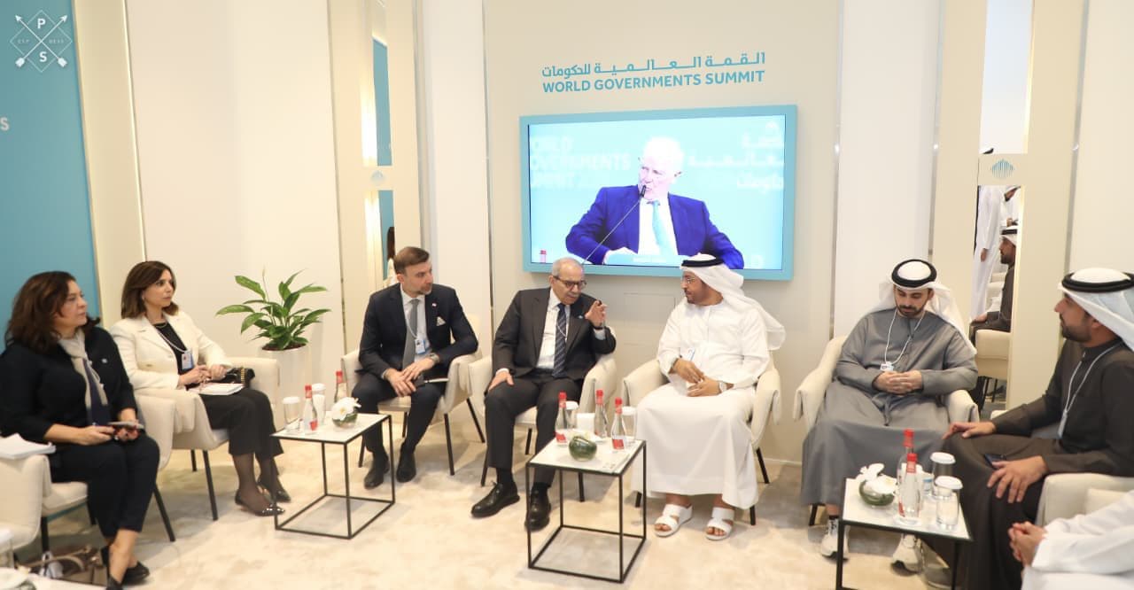 نواف سلام يبحث مع “موانئ دبي العالمية” تطوير المرافئ اللبنانية 