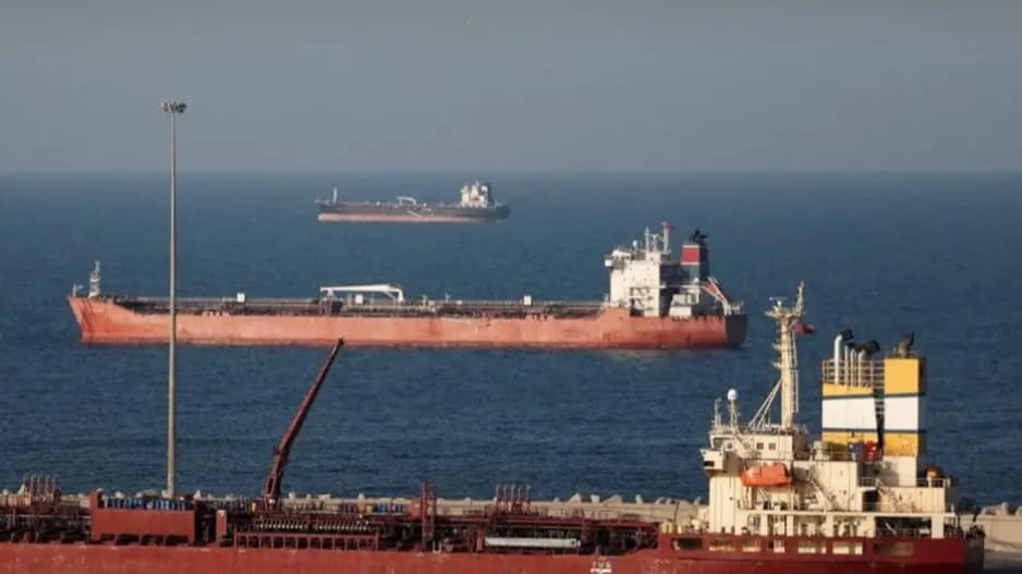 تعليق عمليات تحميل النفط في العراق إثر اصطدام مسيّرة بناقلة نفط 
