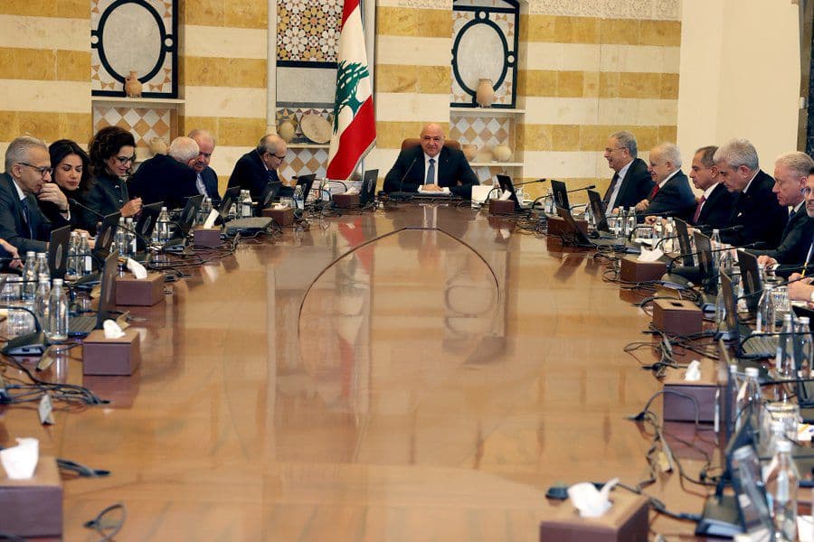 الحكومة تقرّ مشاريع تربوية وتؤكد المضي بخطة حصر السلاح… جلسات خاصة للأساتذة