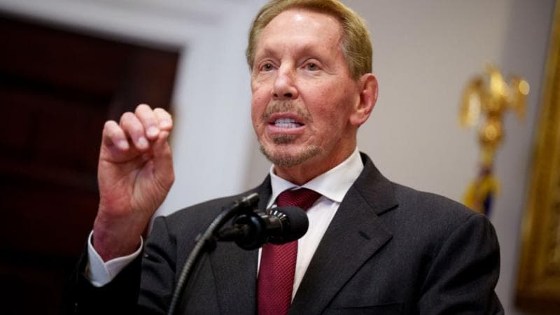 لاري إليسون يضمن عرض باراماونت النقدي ويواجه إعادة هيكلة ثروته