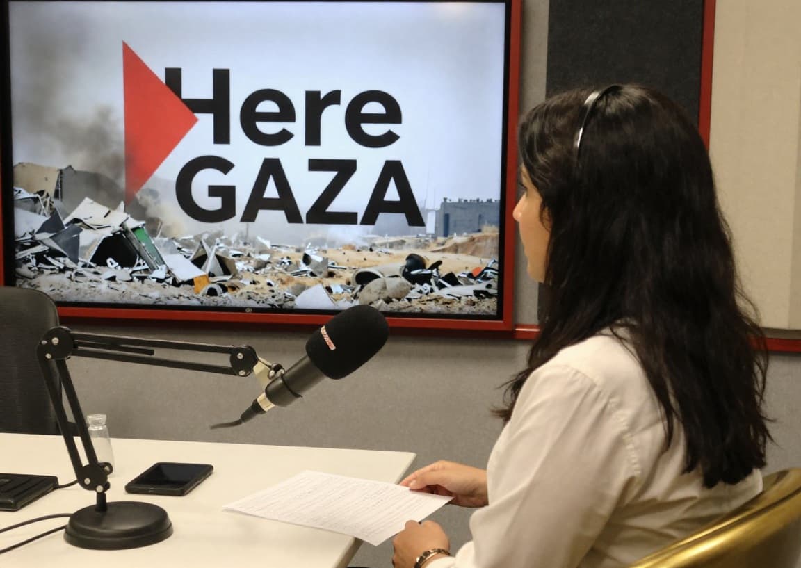 "هنا غزة": إذاعة فلسطينية تسلط الضوء على معاناة السكان