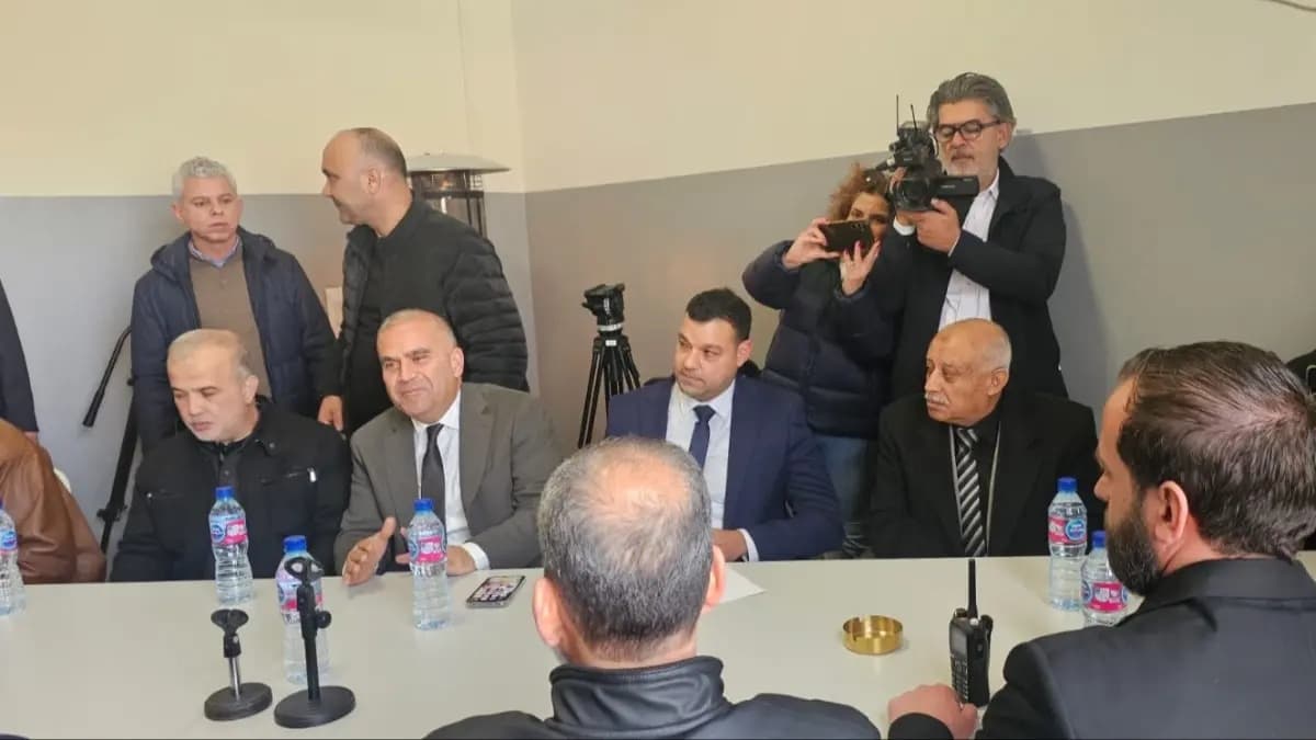      اتفاق لبناني-سوري على تنظيم حركة الشاحنات مؤقتًا عبر معبر المصنع