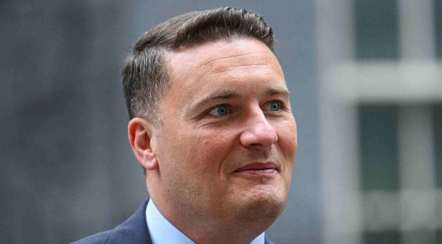 ارتفاع حالات الإنفلونزا في المملكة المتحدة وإضرابات الأطباء تختبر قيادة ستريتينج