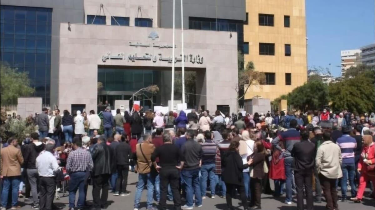 رئيس رابطة الأساتذة الأساسيين من أمام الأونيسكو: لسنا متسوّلين وحقوقنا غير قابلة للمساومة