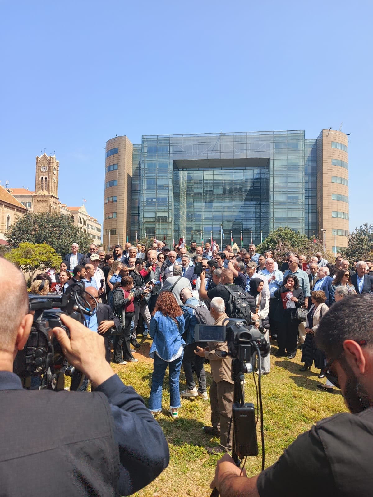 مشاركة الصحافيين والإعلاميين في الوقفة التضامنية المصدر: نقابة المحررين