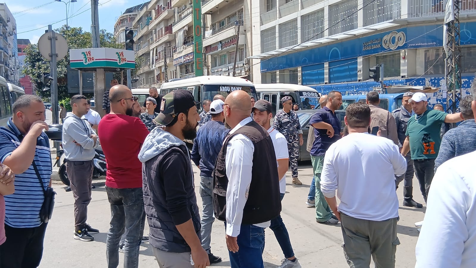 اعتصام اصحاب الشاحنات في طرابلس 