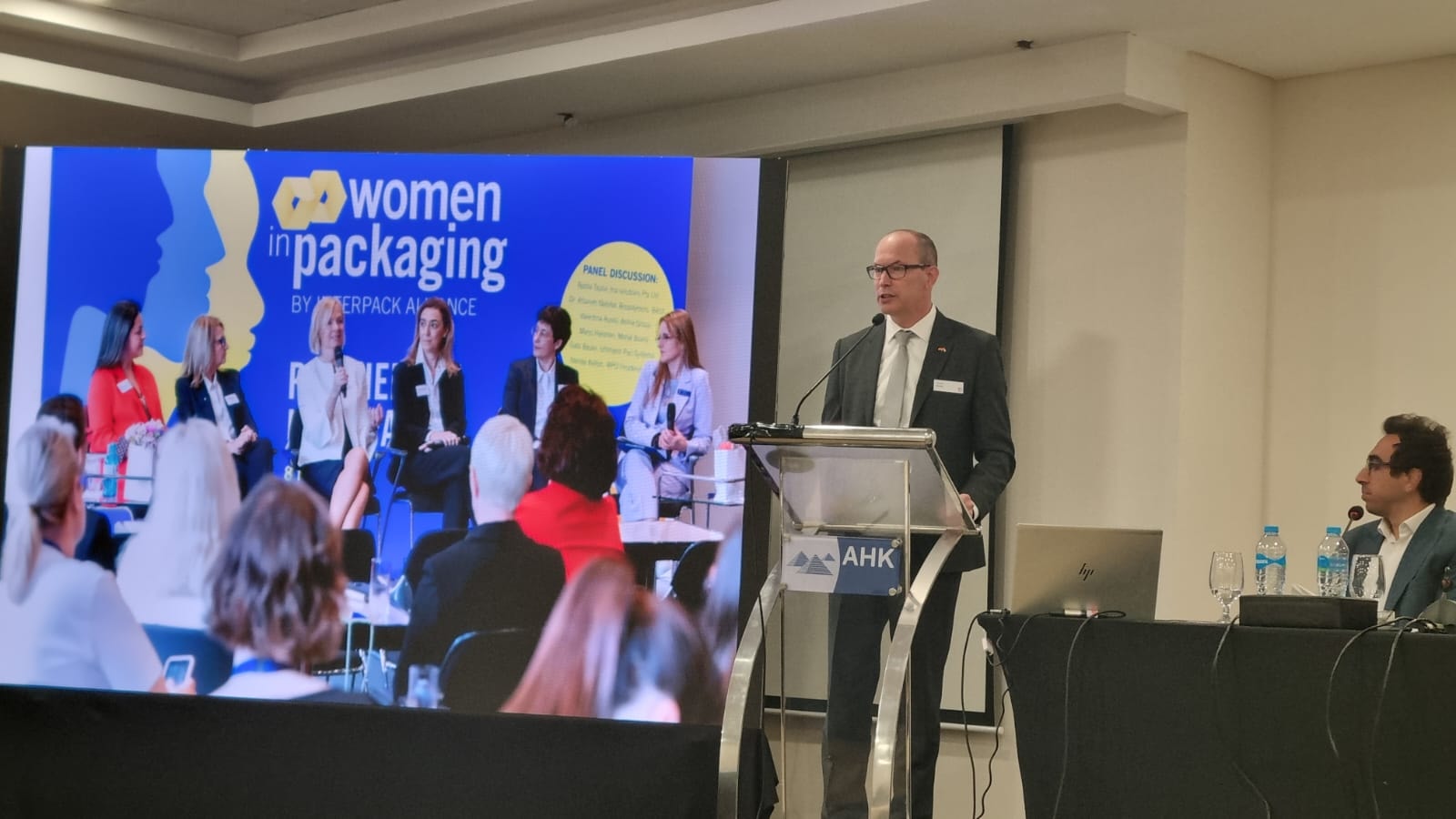 خلال المؤتمر الصحافي لـ "إنترباك الشرق الأوسط"  في القاهرة (إقتصادي.كوم)