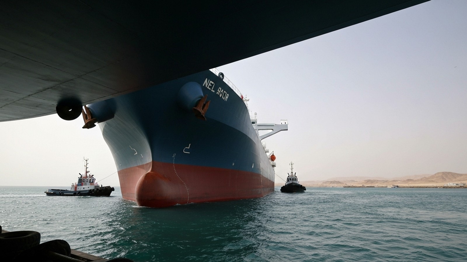Shipping Industry Rushes to Middle East Ahead of Hormuz Reopening