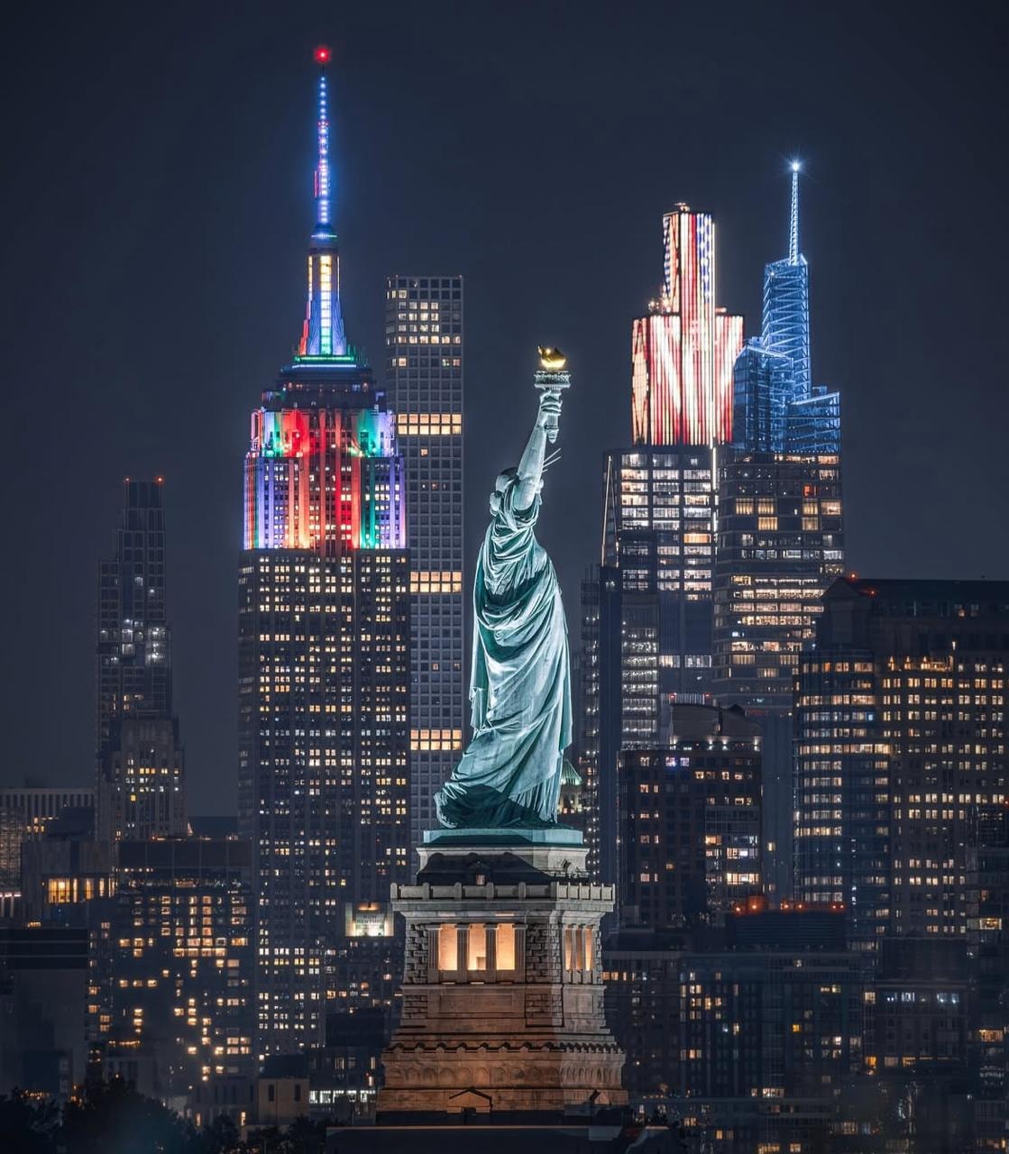  مدينة نيويورك مركز الأسواق المالية والبورصة.