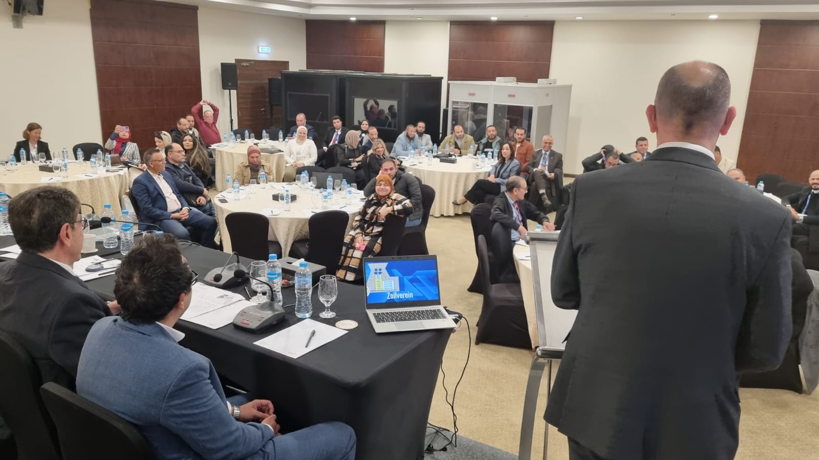 خلال المؤتمر الصحافي لـ "إنترباك الشرق الأوسط"  في القاهرة (إقتصادي.كوم)