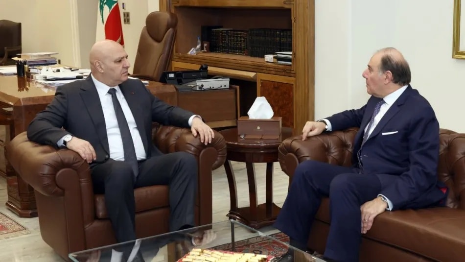 خلال إجتماع رئيس الجمهورية بحاكم مصرف لبنان (الرئاسة اللبنانية)