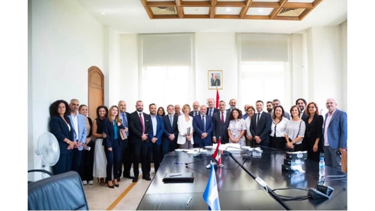 لقاء وزير الزراعة مع عدد من المسؤولين