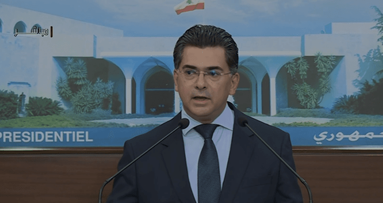 الحكومة تناقش التحقيقات بسلاح المخيمات وآلية إعادة الإعمار