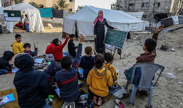 التعليم يعود لغزة