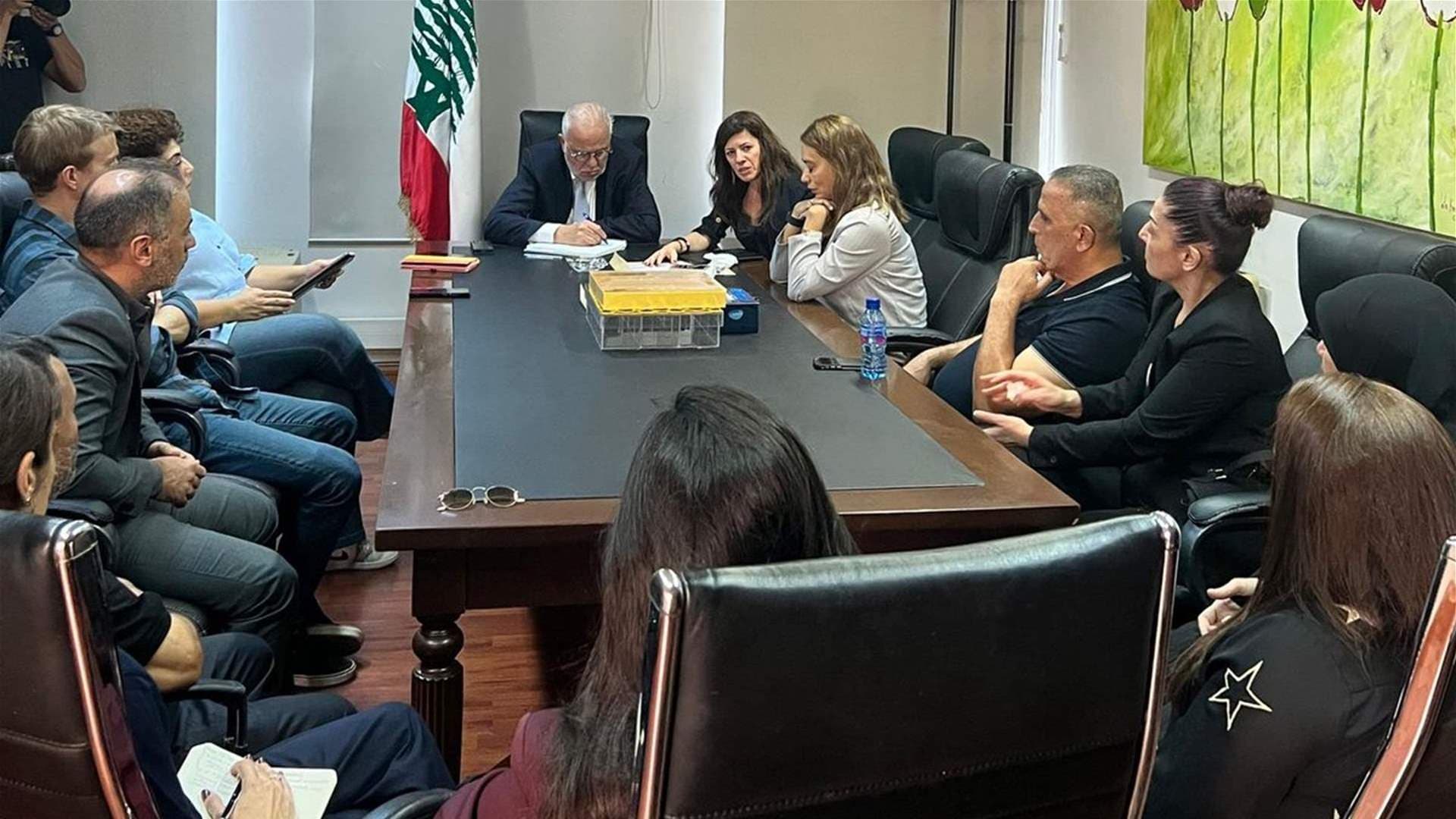 وزير العدل يستقبل أهالي الصحافيين الشهداء والمتضرّرين ويؤكّد متابعة التحقيقات