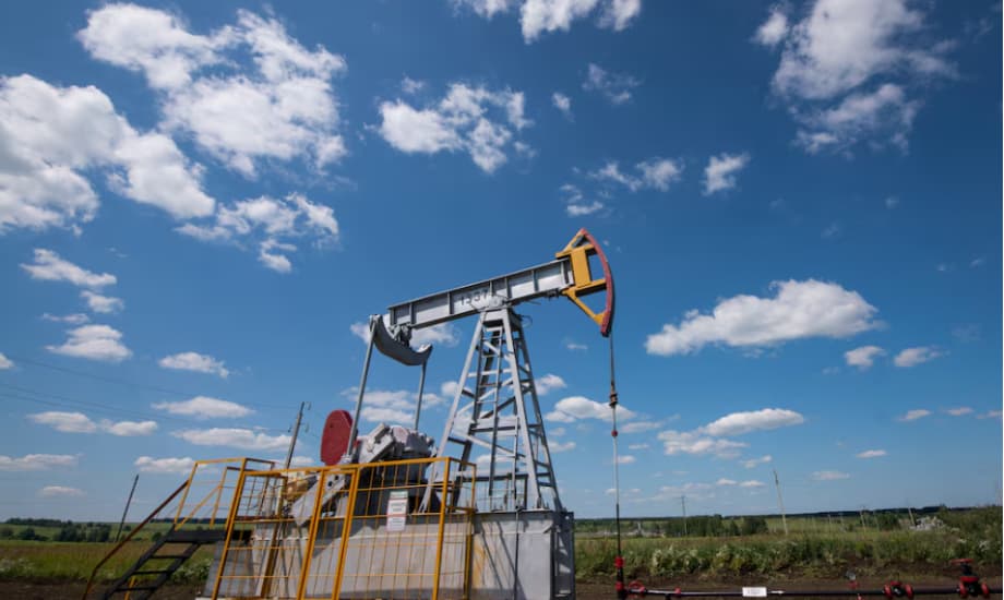 النفط يتراجع 0.12% إلى 65.08 دولارًا لبرنت و0.11% لغرب تكساس