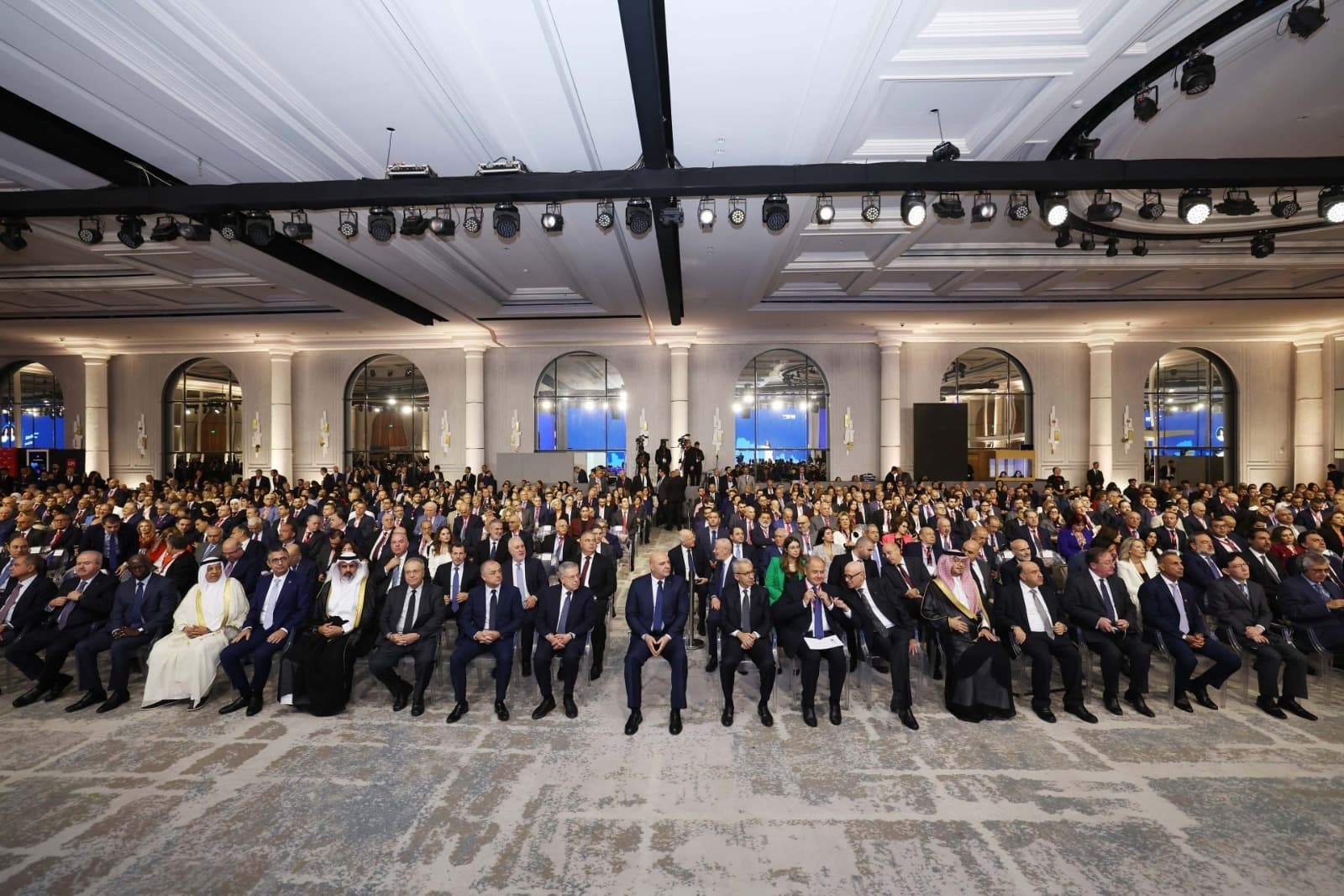 6 جلسات في أول أيام مؤتمر "بيروت ون"... الختامية غداً بمشاركة رئيس الحكومة