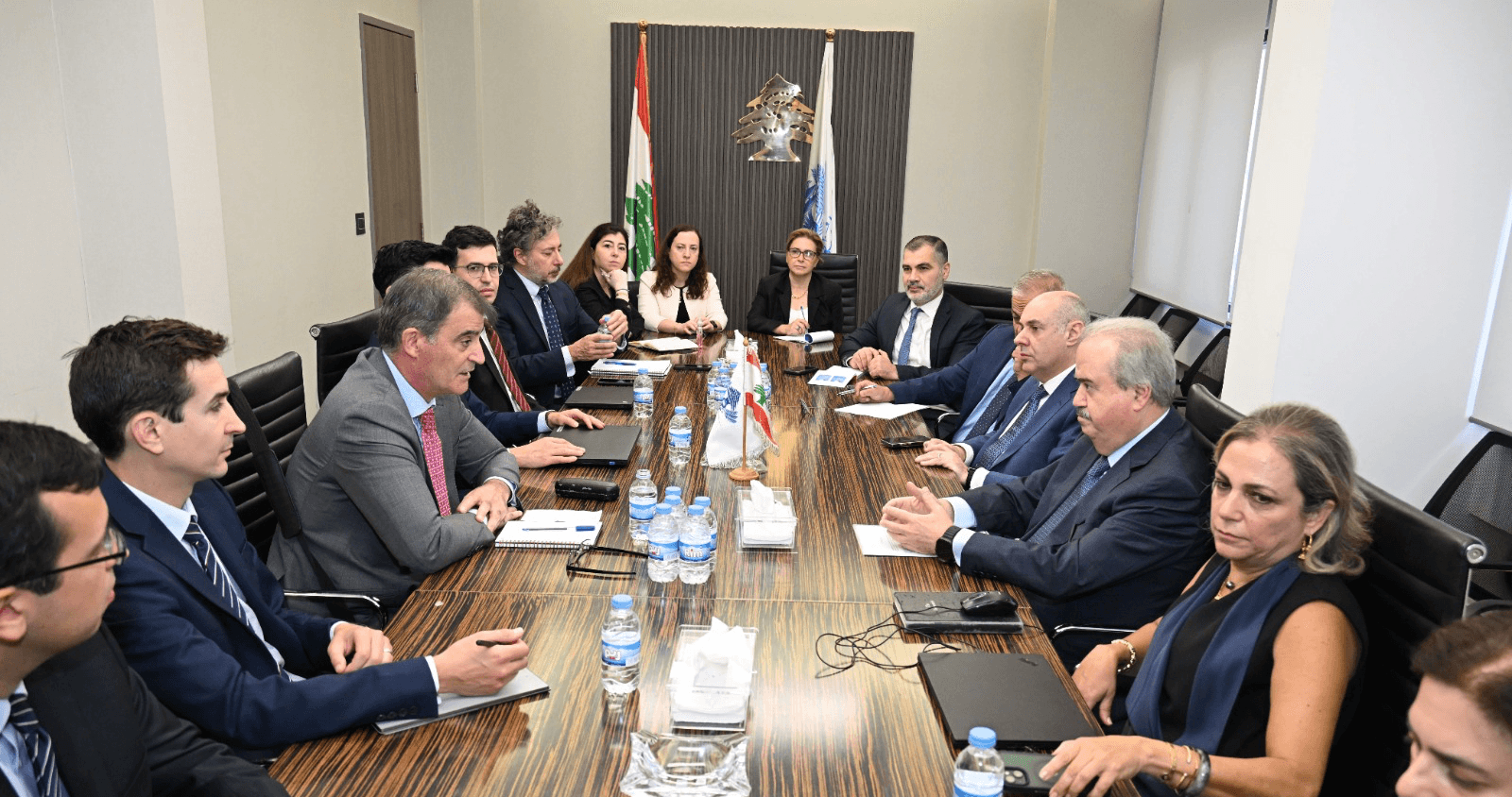 وزير المالية ياسين جابر مجتمعاً مع وفقد صندوق النقد الدولي، 25 أيلول 2025 (وطنية)