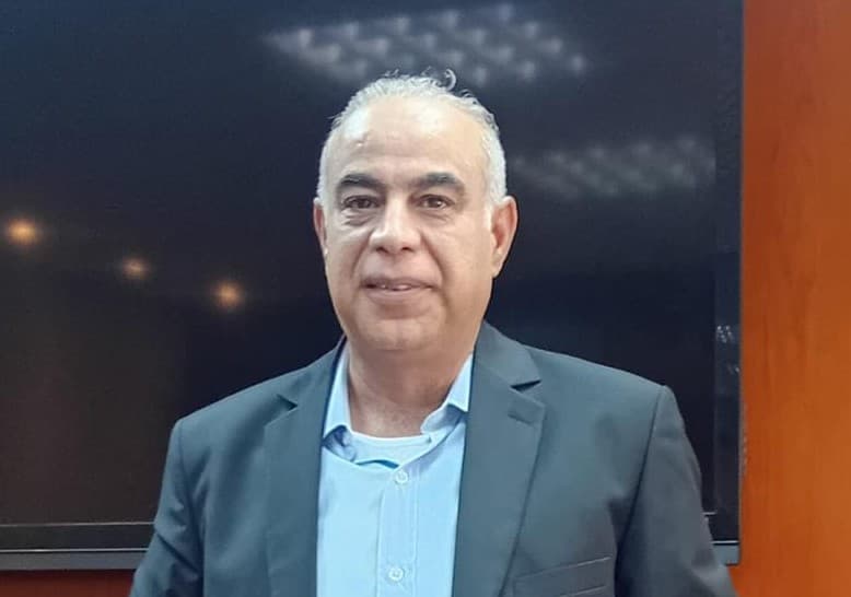 ليس كل من فرك عالج!