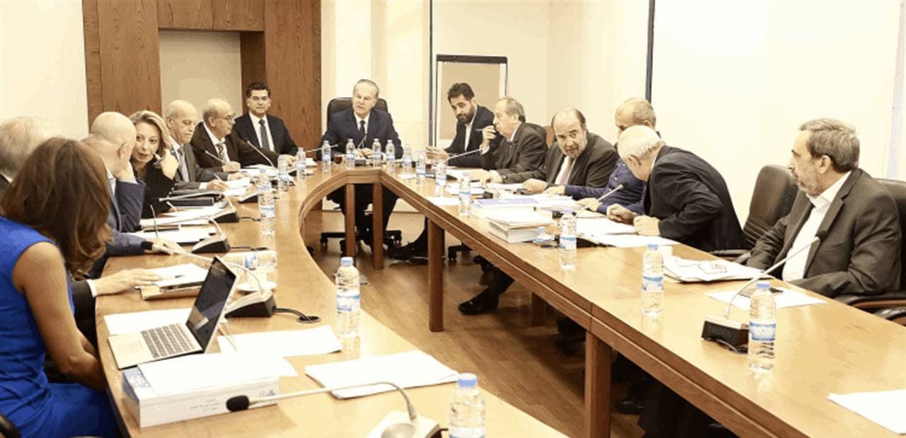 لجنة الإدارة والعدل تُقِرّ مواد أساسية من اقتراح قانون الإعلام وتواصل مناقشة البنود الخلافية