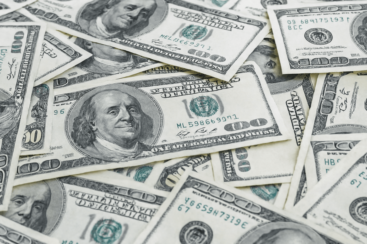 مصرف لبنان يستعد لرفع سقوف السحوبات الشهرية وتعزيز الدفع الإلكتروني