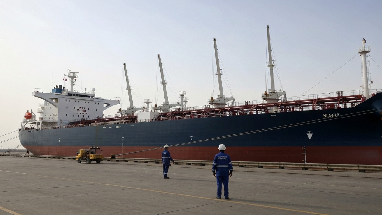 Iran Restarts Key Oil Exports from Kharg Island Amid Easing Tensions