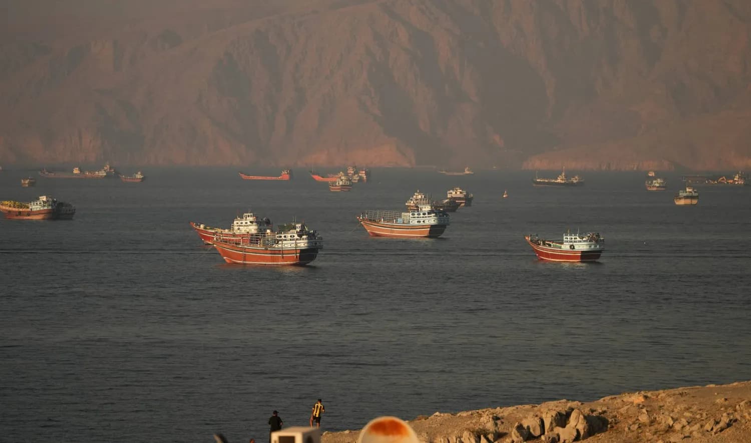 حركة الملاحة عبر هرمز وباب المندب تبقى محدودة وسط غموض المحادثات