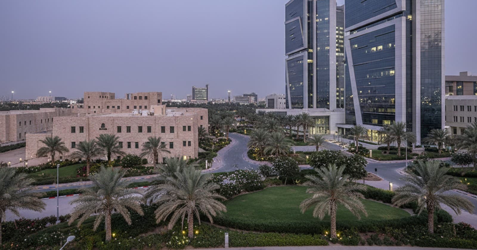 أرامكو السعودية تدرس جمع أكثر من 10 مليارات دولار من محفظة عقارية