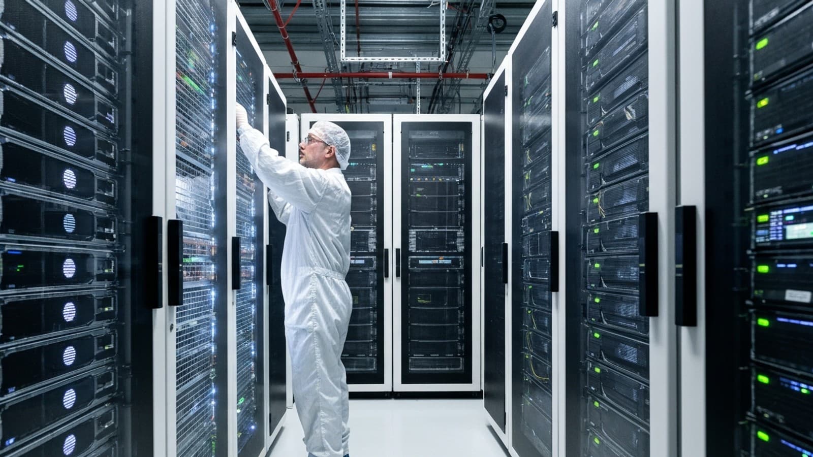 الولايات المتحدة تفتح آفاقاً تكنولوجية جديدة للإمارات في خضم طموحات الذكاء الاصطناعي