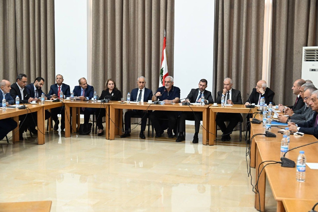 اجتماع لجنة الأشغال النيابية بحضور عدد من النواب والمسؤولين/وطنية