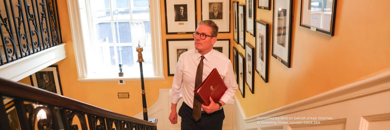 ستارمر يستعد للإعلان عن قيود بريطانية صارمة على وسائل التواصل الاجتماعي... فماذا تتضمّن؟