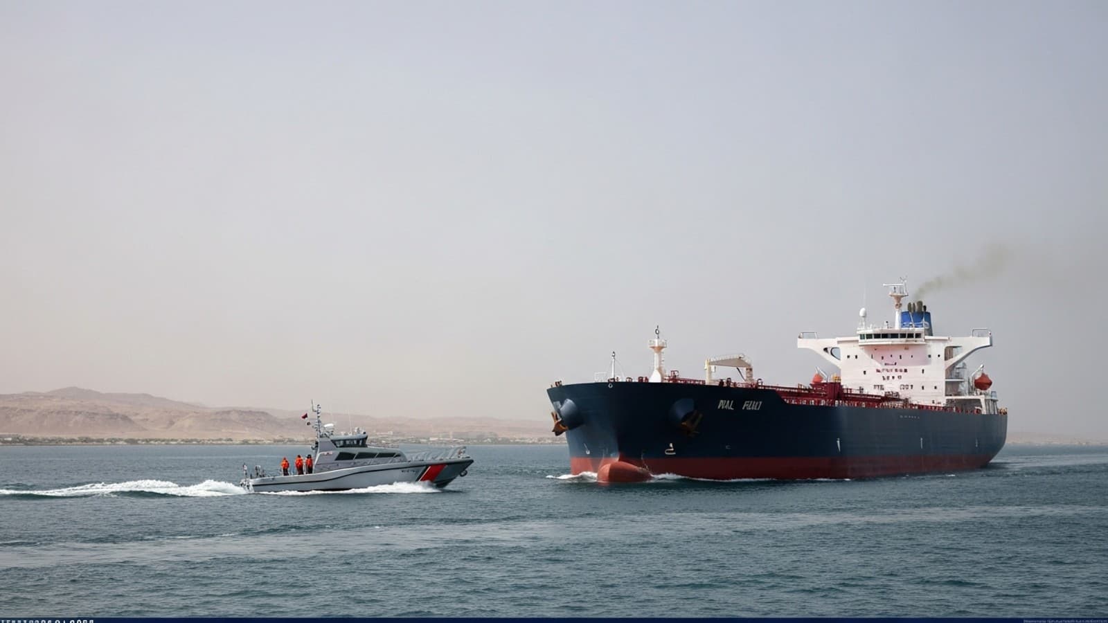 طهران تعلن إغلاق مضيق هرمز مجدداً وتحذر من انهيار الاتفاق مع واشنطن