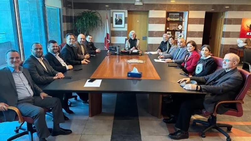 كرامي تتسلّم “مصفوفة المدى والتتابع” وتؤكد استمرار ورشة المناهج